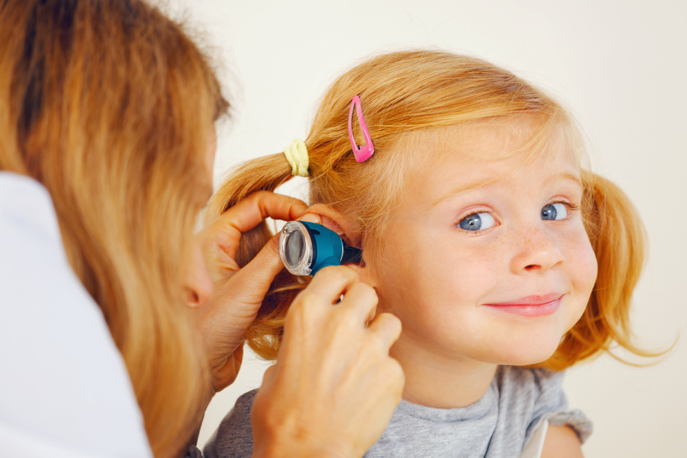 Wysiękowe zapalenie ucha środkowego – coraz częstszy problem u dzieci